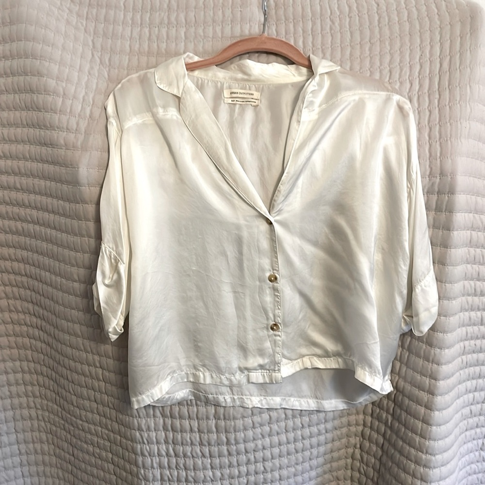 Satin white crop